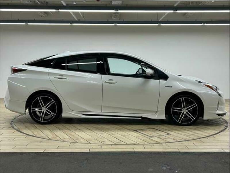 PRIUS-17