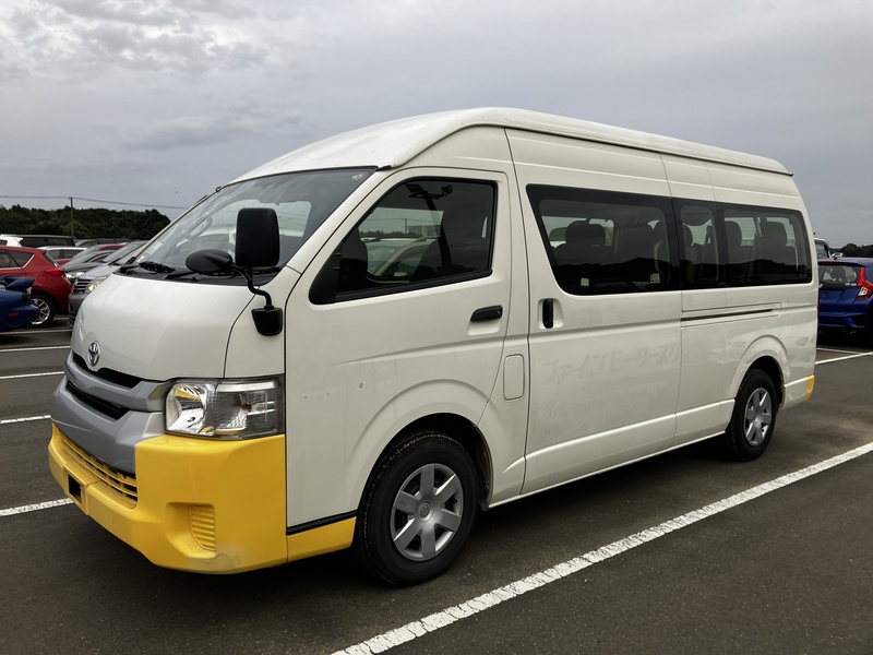 TOYOTA　Hiace Commuter