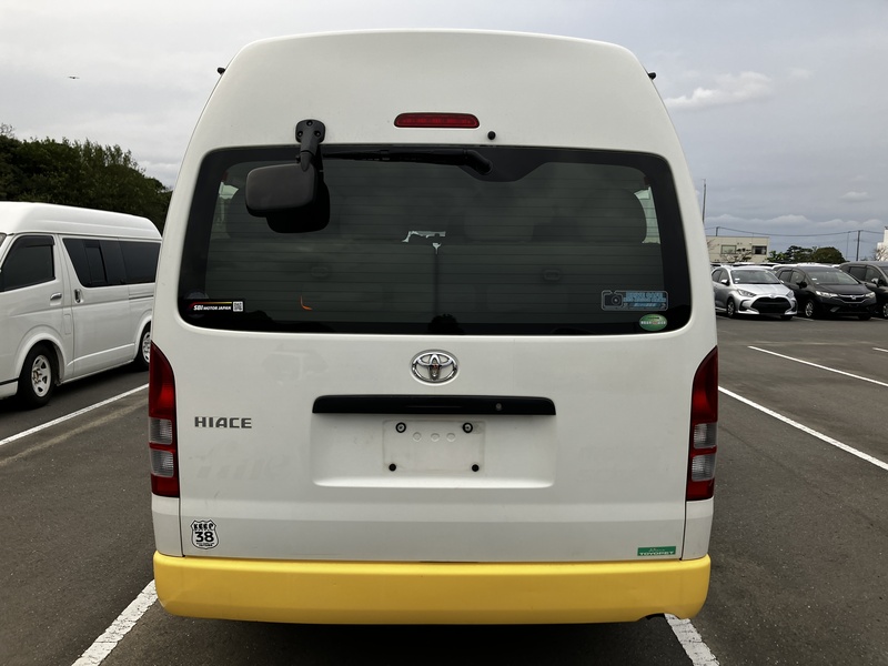 Hiace Commuter-3