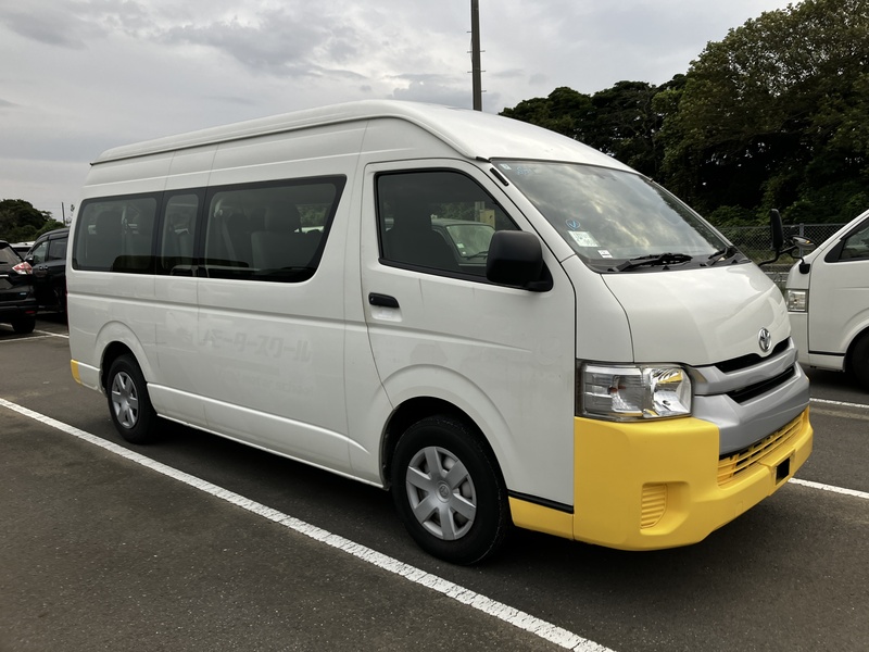 Hiace Commuter-6