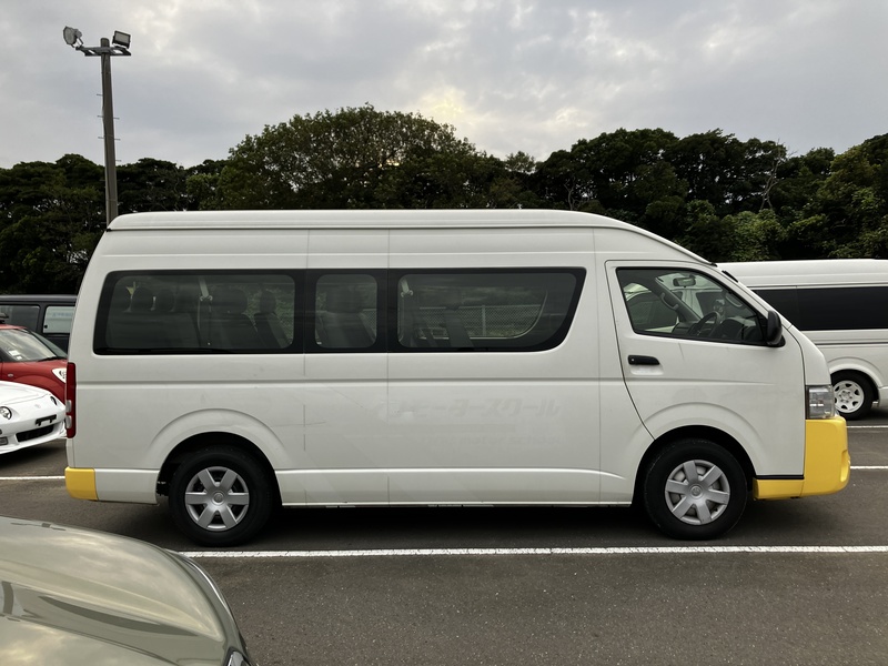 Hiace Commuter-5