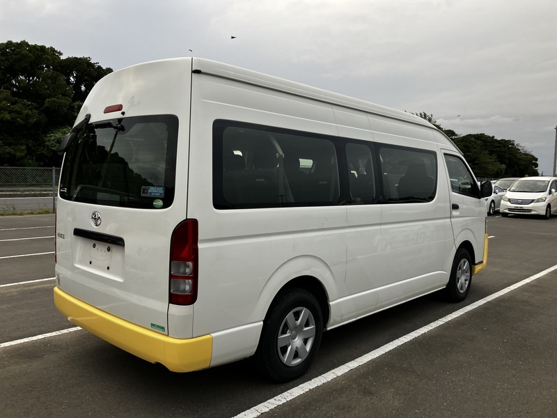 Hiace Commuter-4