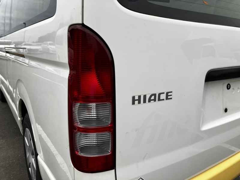 Hiace Commuter-55