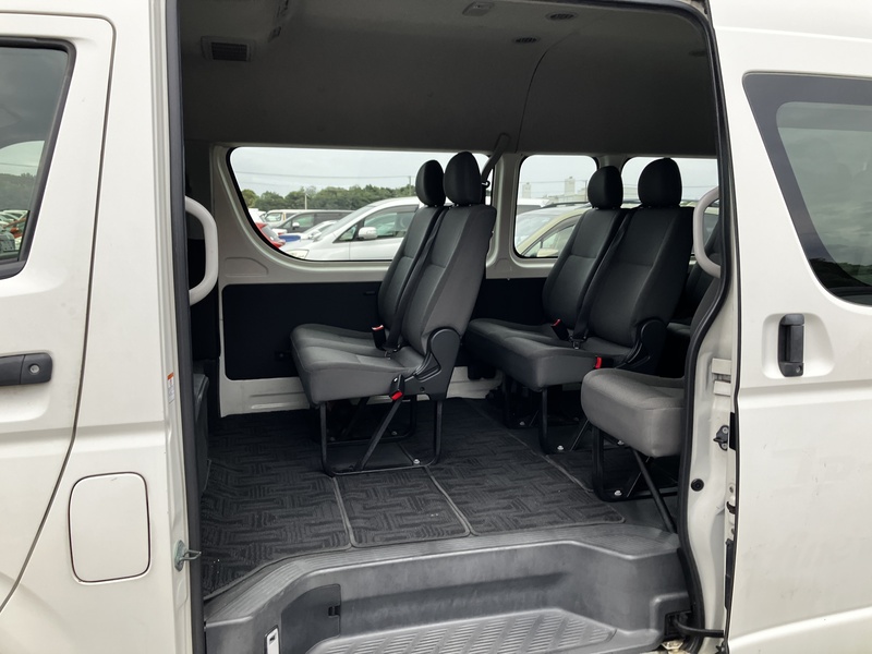 Hiace Commuter-13