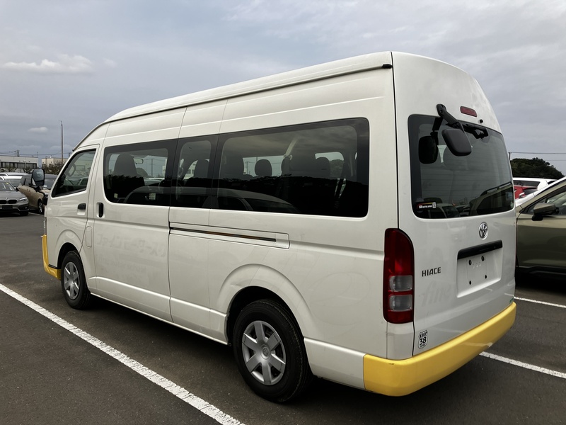 Hiace Commuter-2