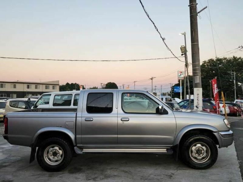 DATSUN PICKUP-3