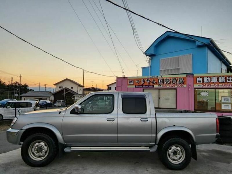 DATSUN PICKUP-4