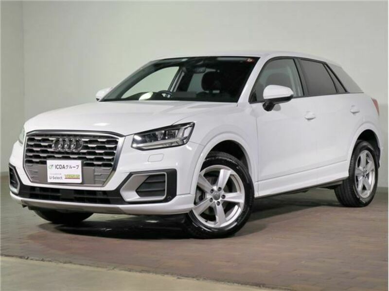 AUDI　Q2