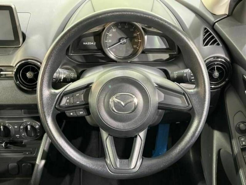 MAZDA2-11