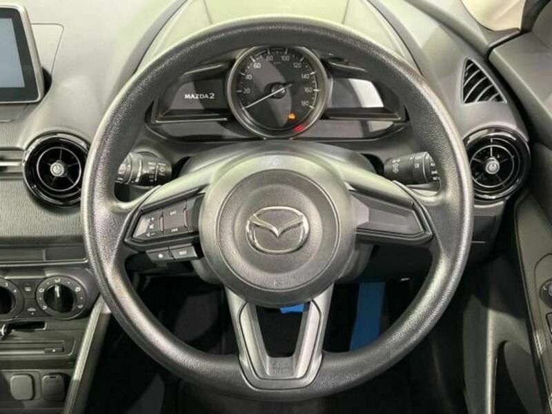 MAZDA2-11