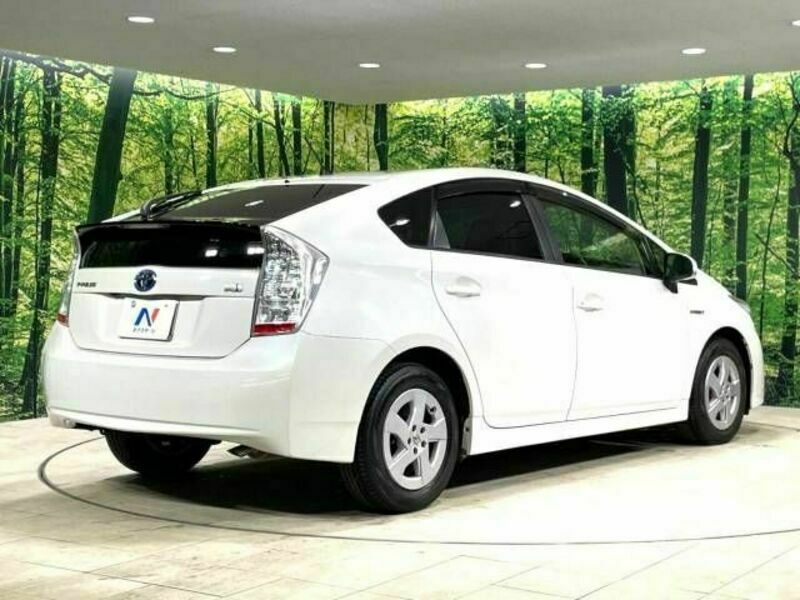 PRIUS-17