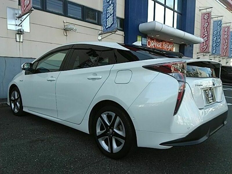 PRIUS-17