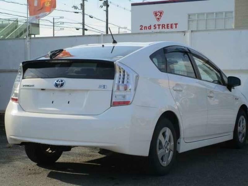 PRIUS-11