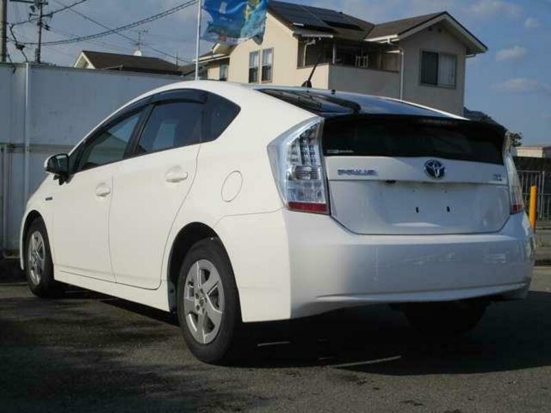 PRIUS-13