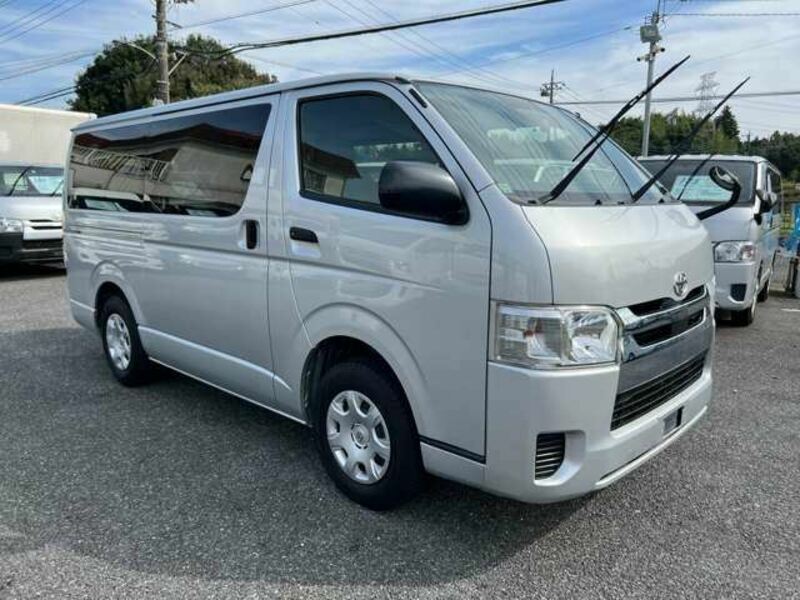 TOYOTA　HIACE VAN