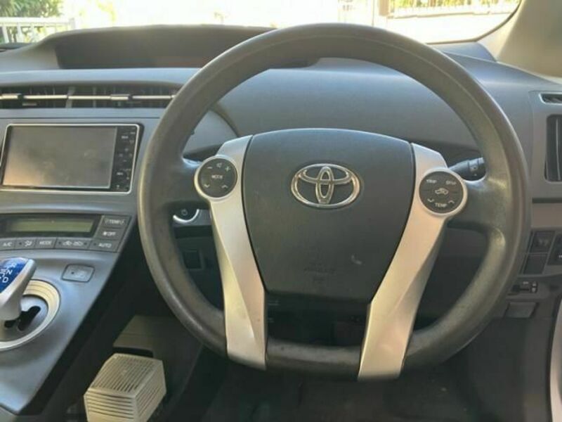 PRIUS-8