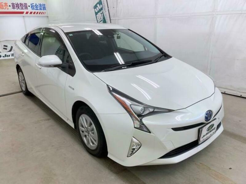 TOYOTA　PRIUS