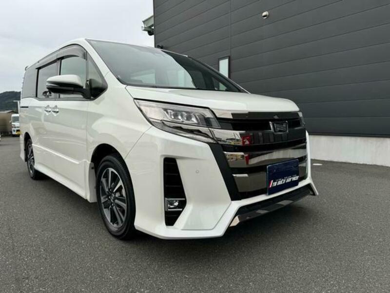 TOYOTA　NOAH