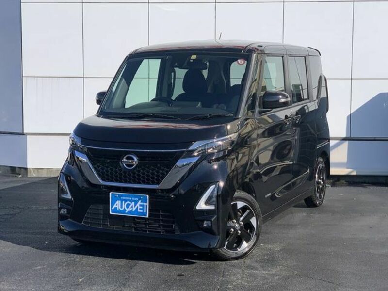 NISSAN　ROOX