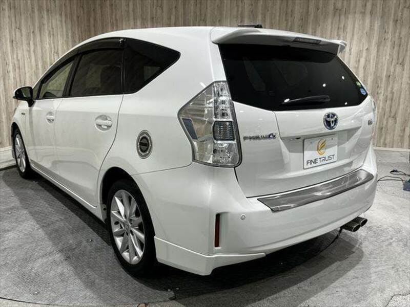 PRIUS ALPHA-19