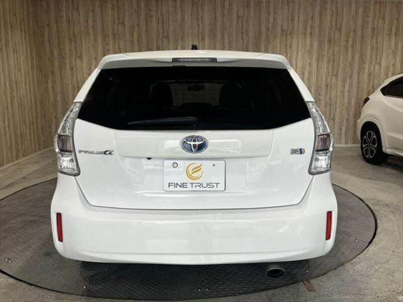 PRIUS ALPHA-12