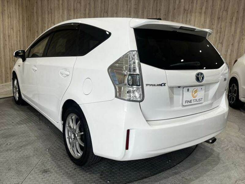 PRIUS ALPHA-14