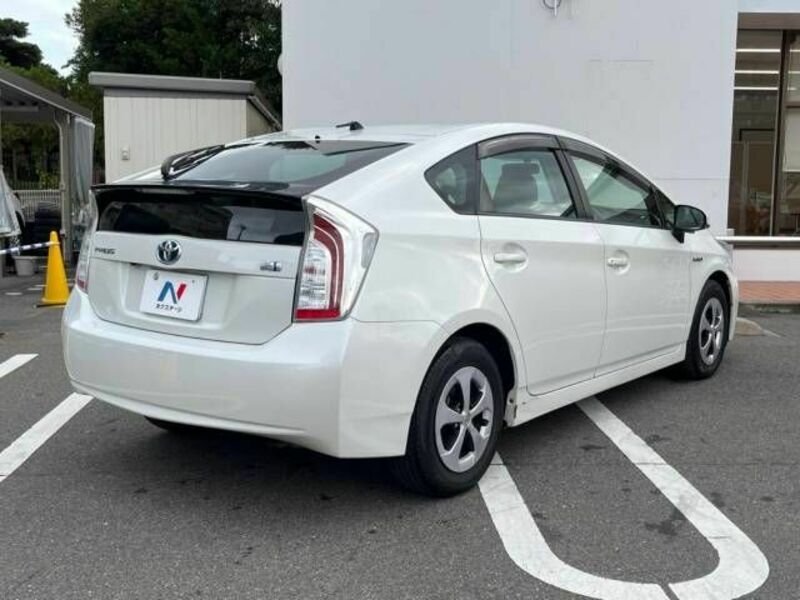 PRIUS-17