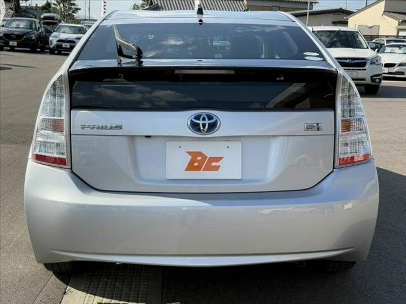 PRIUS-13