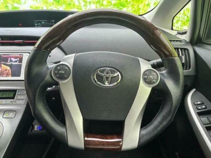 PRIUS-12