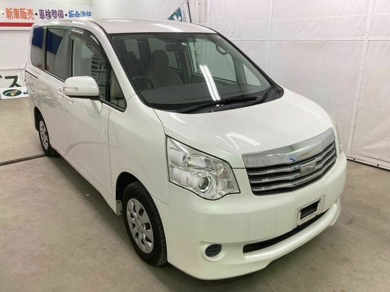 TOYOTA　NOAH