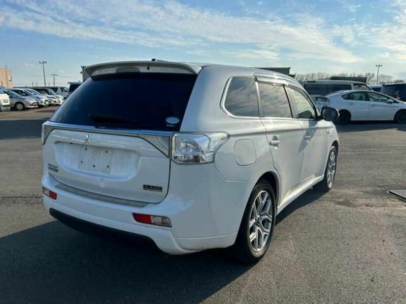 OUTLANDER PHEV-17