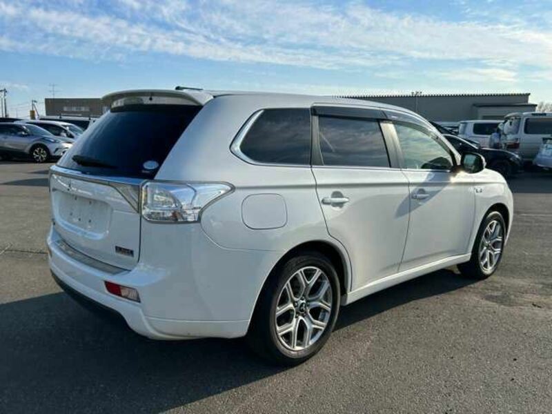 OUTLANDER PHEV-18