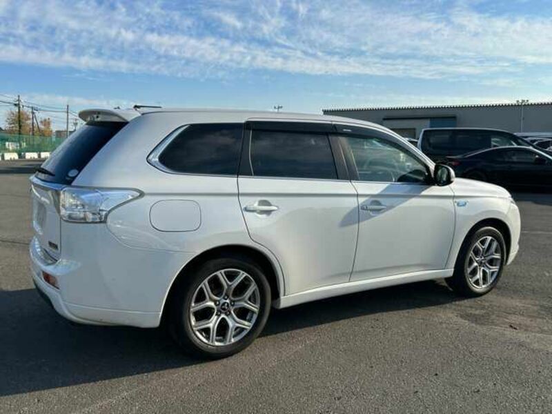 OUTLANDER PHEV-19