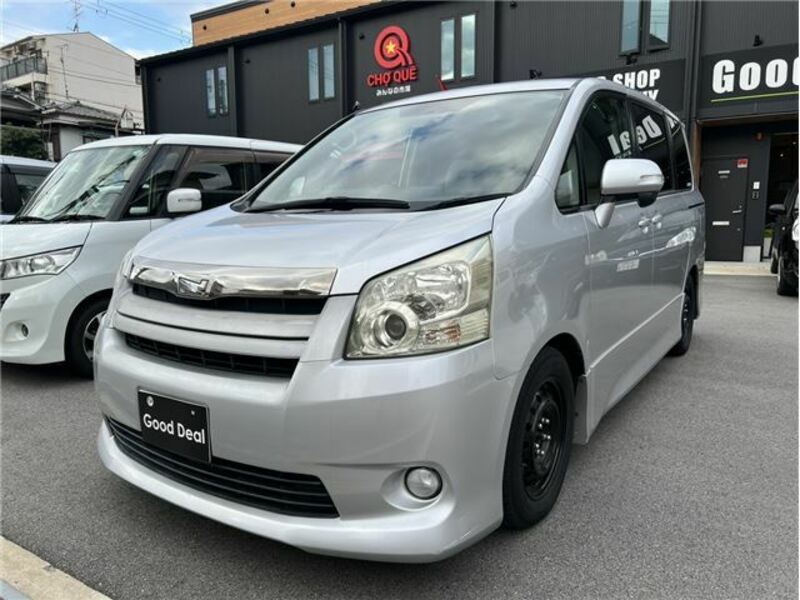 TOYOTA　NOAH