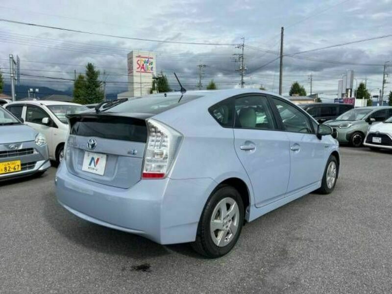 PRIUS-17