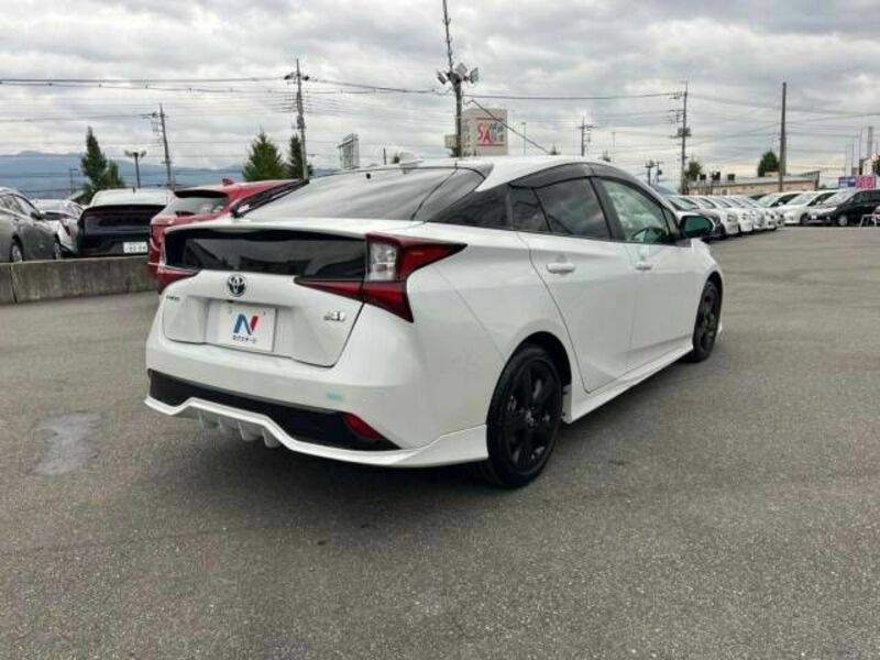 PRIUS-17