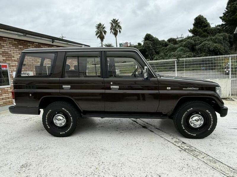 LAND CRUISER PRADO-2