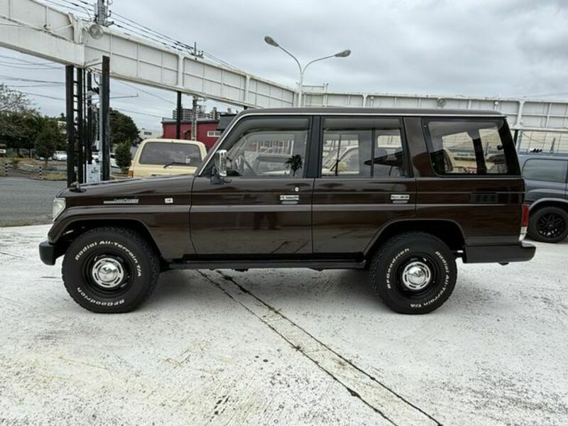 LAND CRUISER PRADO-3