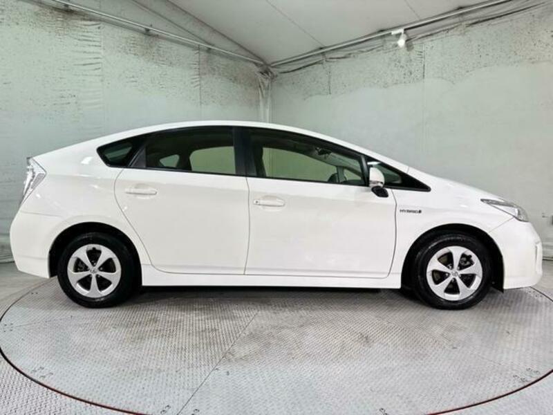 PRIUS-13