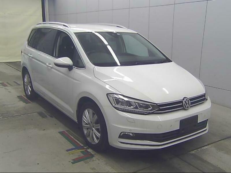 VOLKSWAGEN　GOLF TOURAN