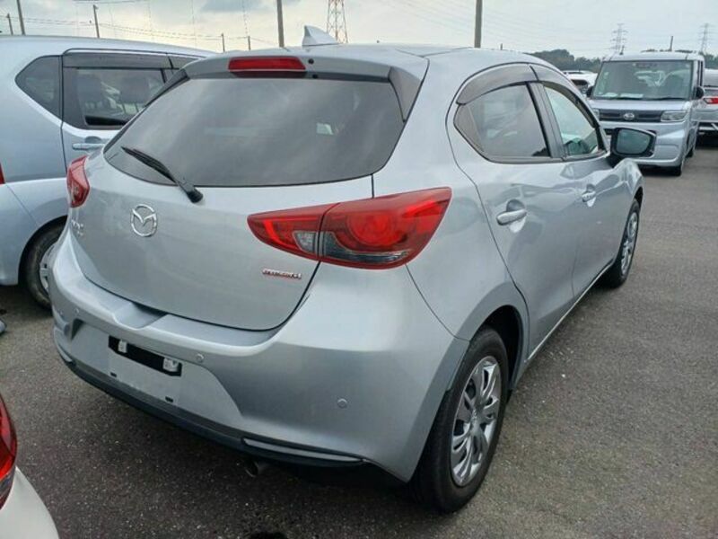 MAZDA2-1