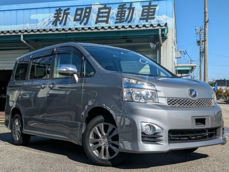 TOYOTA　VOXY