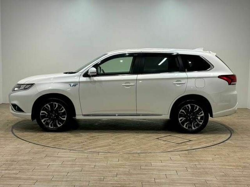 OUTLANDER PHEV-16