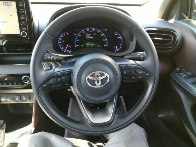 YARIS CROSS-12