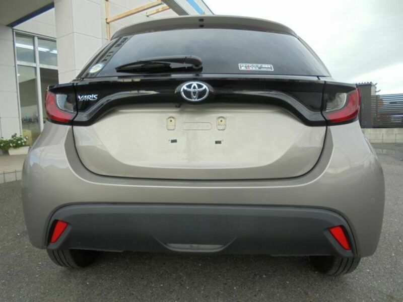 YARIS-7