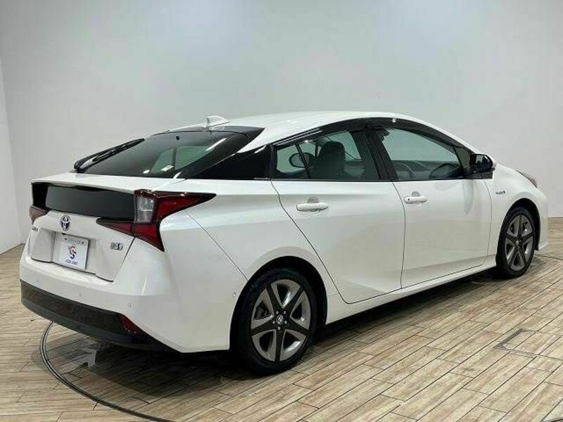 PRIUS-13