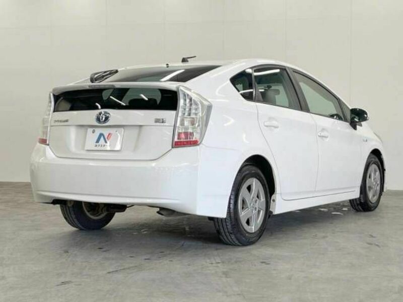 PRIUS-17