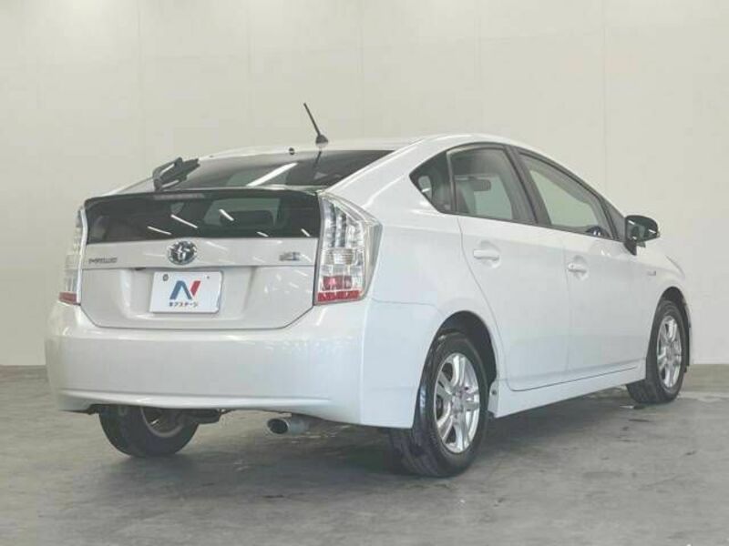 PRIUS-17