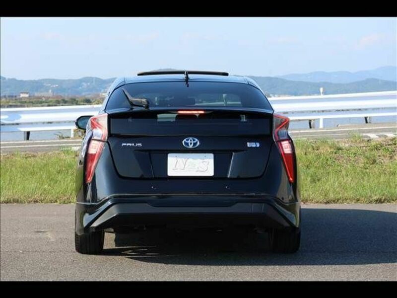 PRIUS-4