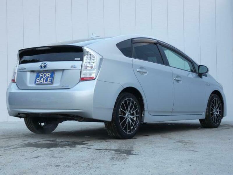 PRIUS-4